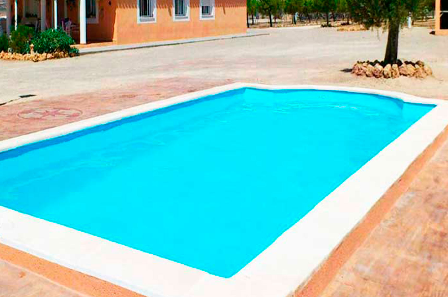 ¿Cuál es la piscina de poliéster adecuada para tu hogar?