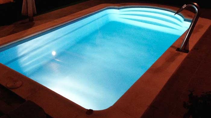 La importancia de la iluminación en las piscinas