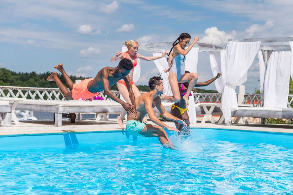¿Cuál es la piscina de poliéster adecuada para tu hogar?